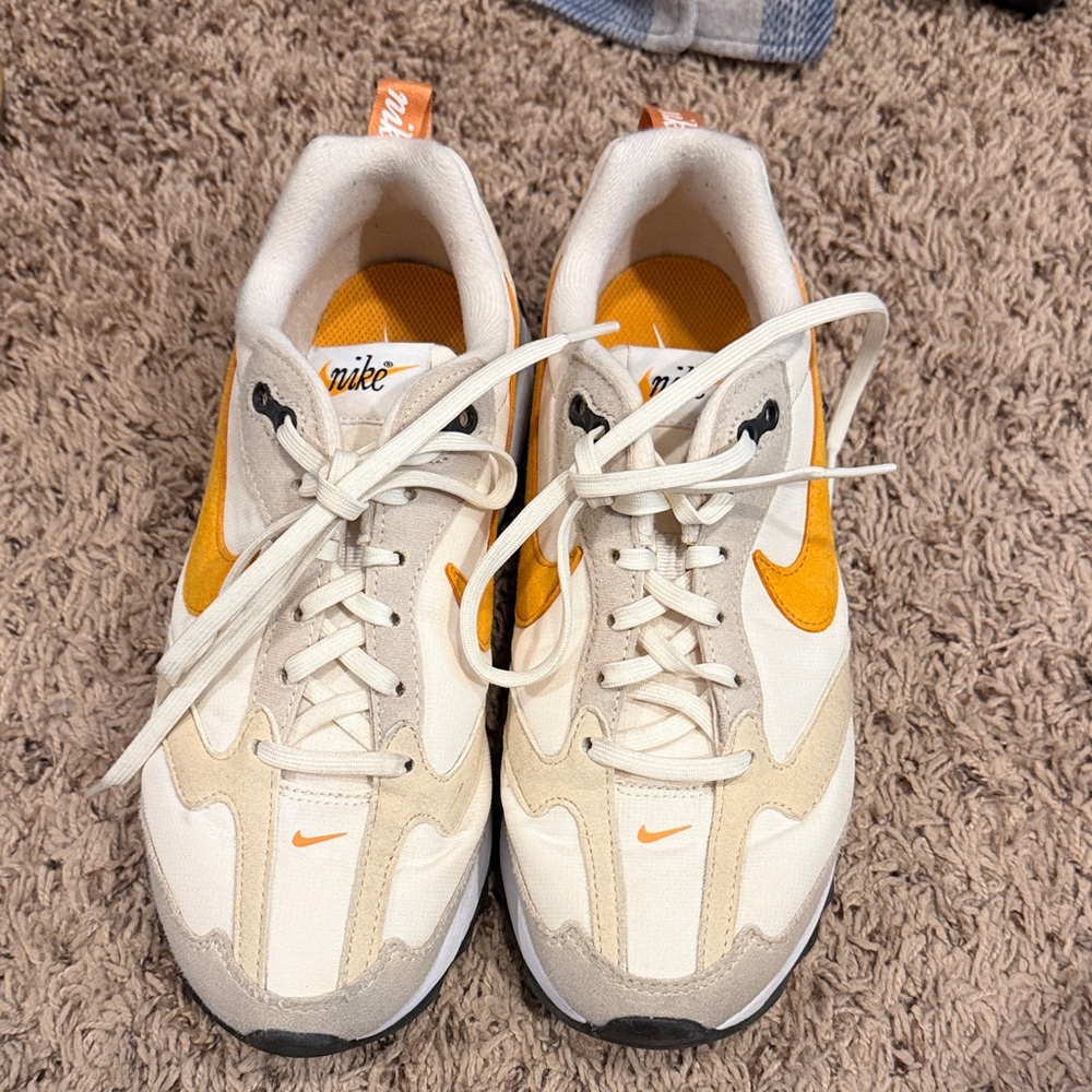 Nike Women's Sneakers in White and Yellow